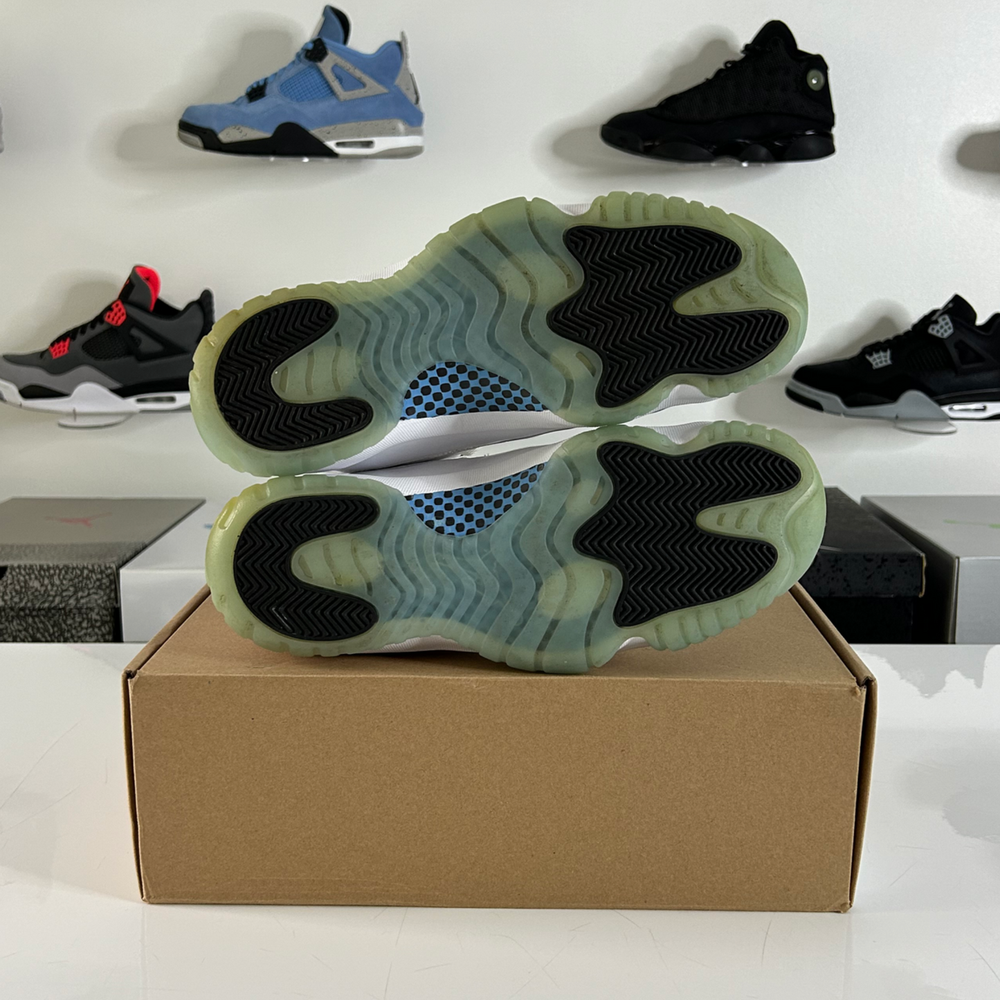 Air Jordan 11 Retro 'Legend Blue' UK 9