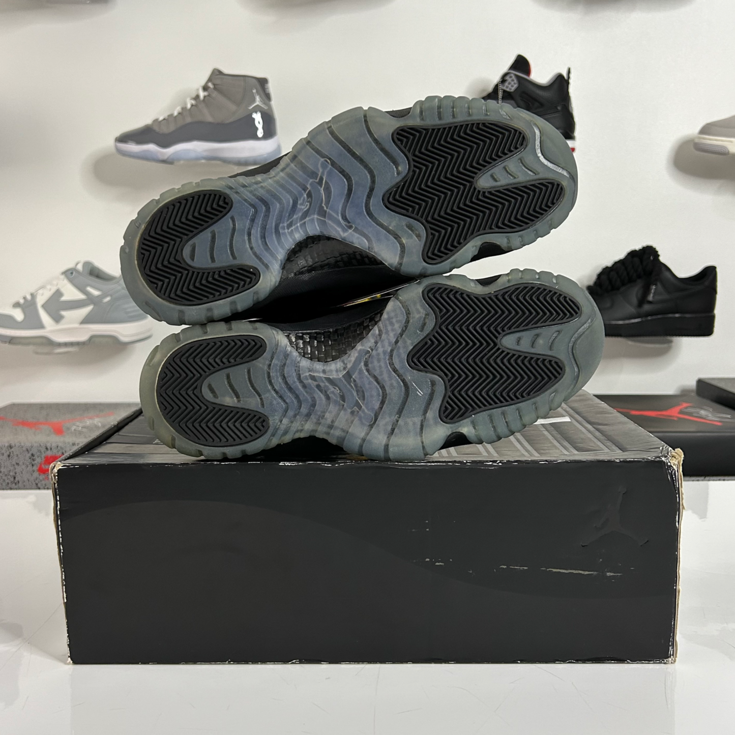 Air Jordan 11 Retro 'Cap and Gown' (Black Cat) UK 8.5