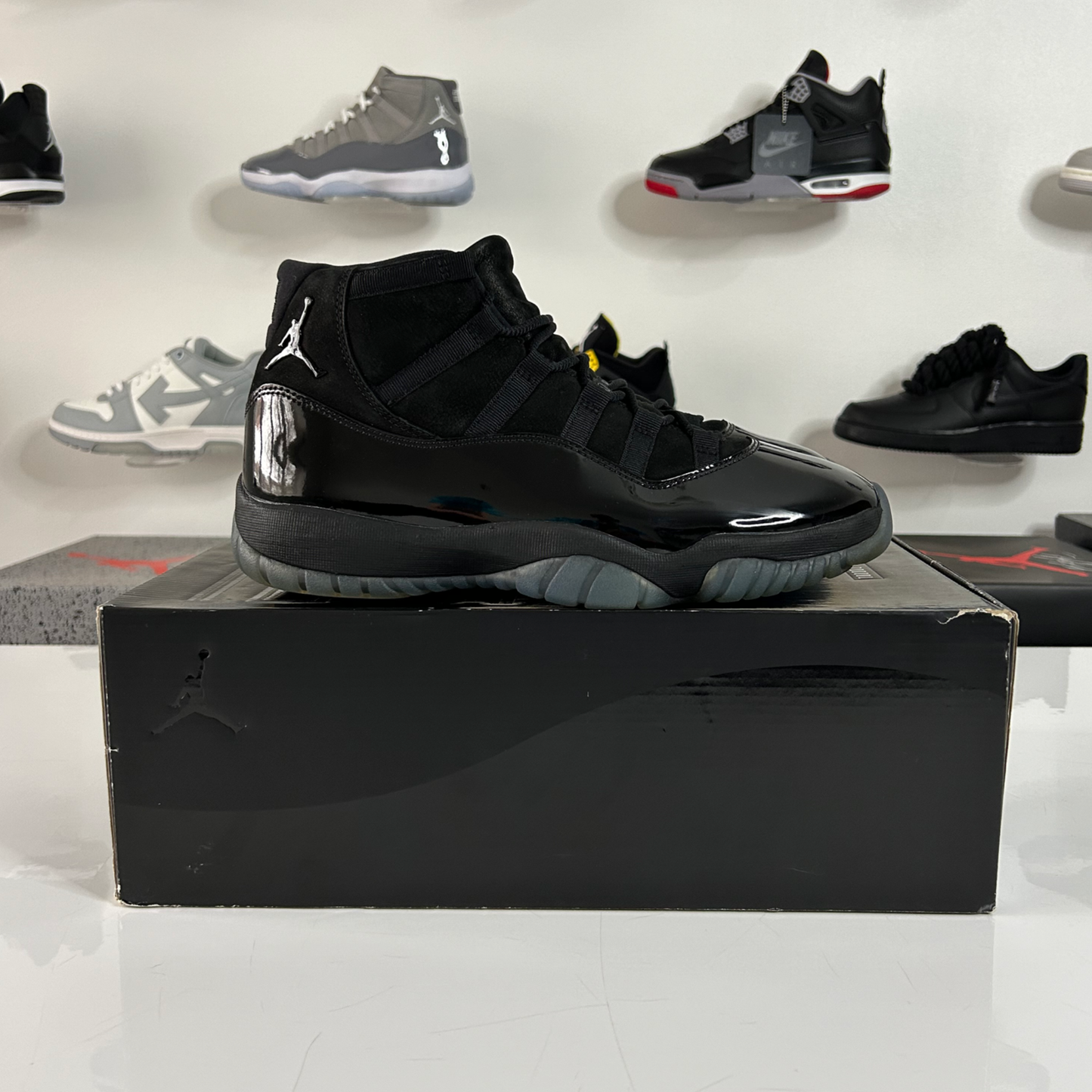 Air Jordan 11 Retro 'Cap and Gown' (Black Cat) UK 9.5