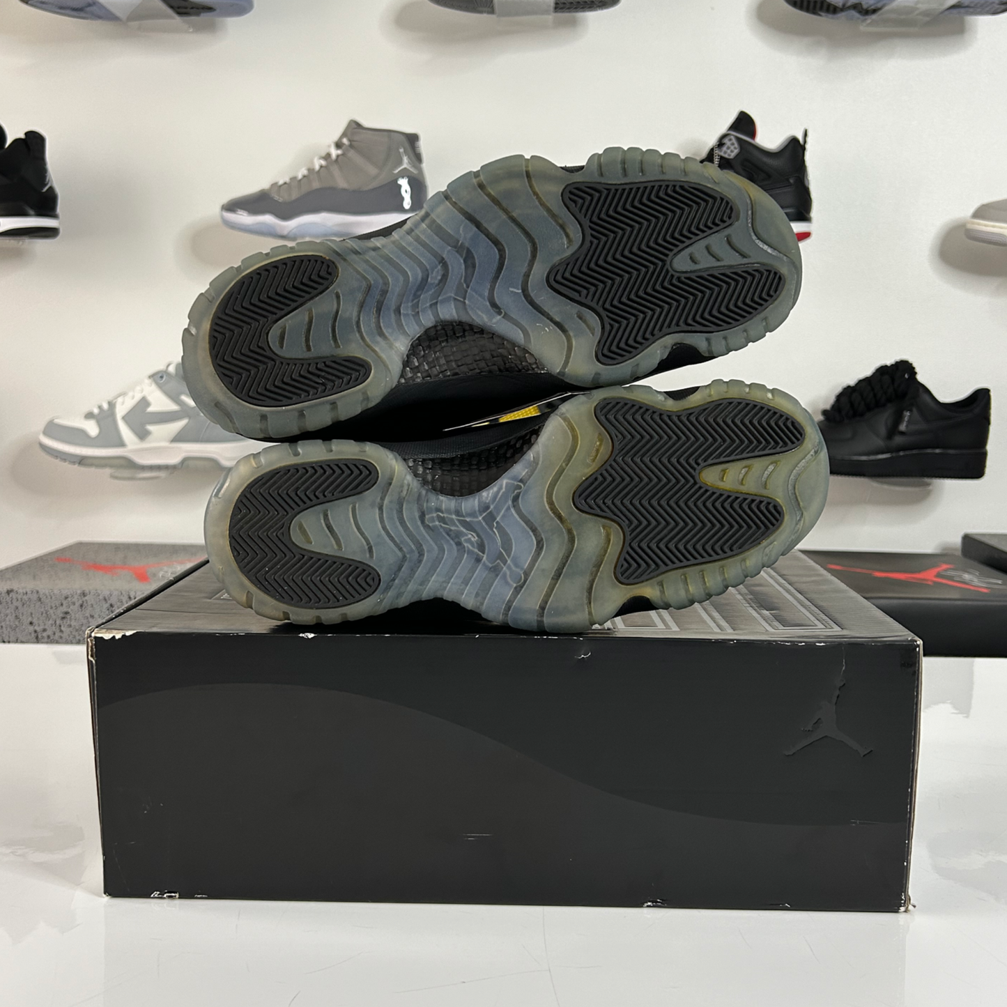 Air Jordan 11 Retro 'Cap and Gown' (Black Cat) UK 9.5