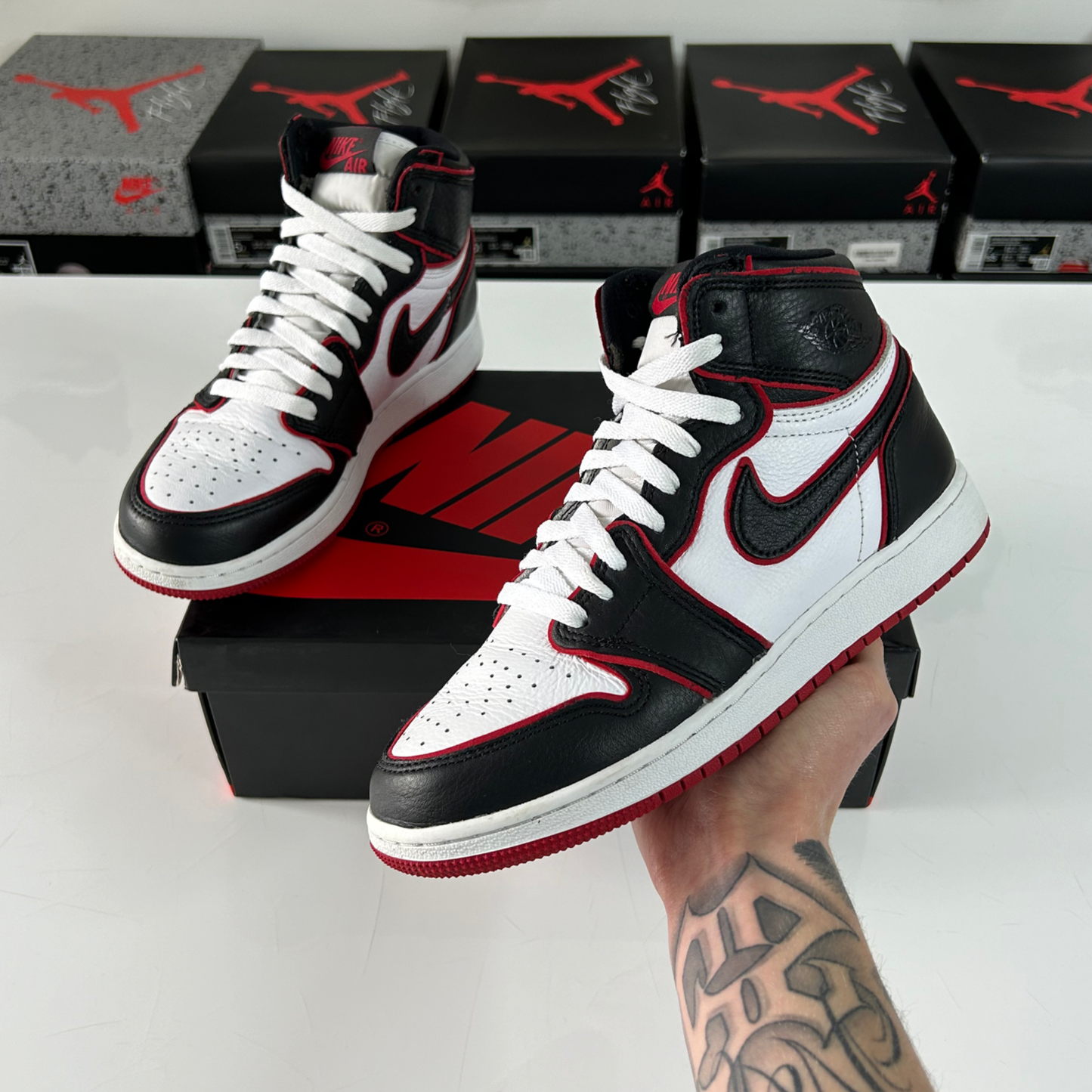 Air Jordan 1 Retro High 'Bloodline' UK 5.5