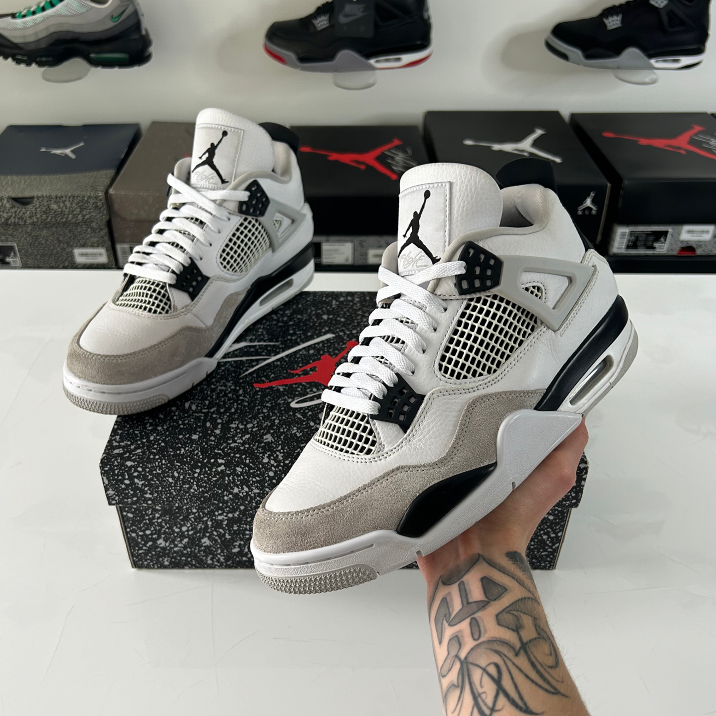 Air Jordan 4 Retro 'Military Black' UK 8